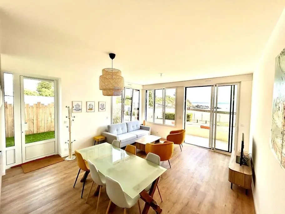 Bel Appartement Face Mer ビリエ アパート