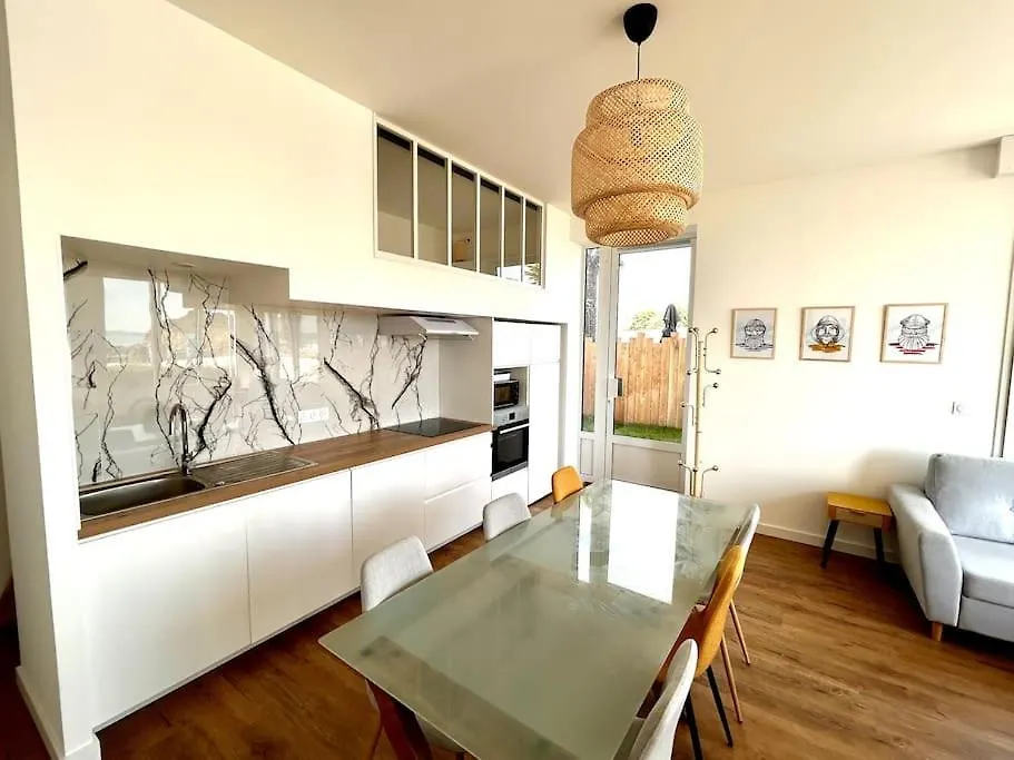 Bel Appartement Face Mer ビリエ フランス